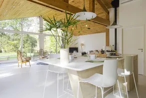 Maison avec terrasse, jardin et piscine privée - Image 5