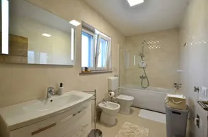 Holiday home with terrace, barbeque & garden - Image 4