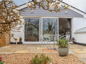 Fully equipped cottage with garden - Image 2