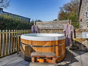 Fully equipped pleasant cottage with terrace, barbeque & jacuzzi | Pets allowed - Image 2