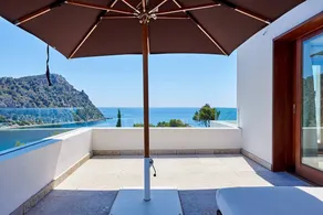 Villa mit Garten, privatem Pool und Terrasse | Stadtblick - Image 2