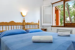 Holiday apartment with pool & terrace - Image 4