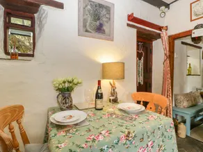 Cottage with garden - Image 4