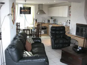 Holiday home with garden & terrace - Image 5