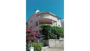 Charming flat with BBQ & garden - Image 5