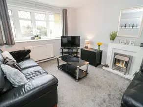 Beautiful cottage with garden - Image 3
