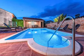 Alojamiento con piscina, jardín y barbacoa | Vistas a la piscina - Image 3