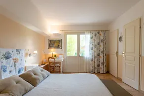 Bed and Breakfast 'Le Mas Du - Chambre Loup' with Mountain View, Shared Terrace and Wi-Fi - Image 4