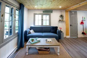 Stunning Cottage with Fireplace in Lawartha Lakes, Ontario - Image 2