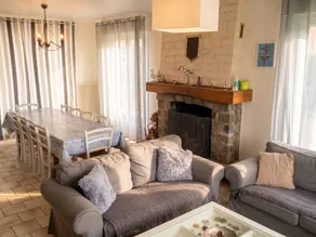 Fully equipped holiday home with garden & BBQ - Image 5
