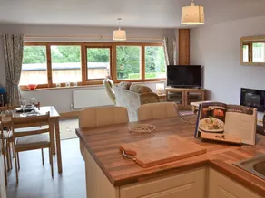 Cottage with barbecue & garden | River view - Image 5