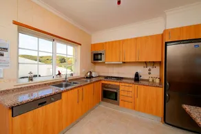 Fully equipped villa with terrace, garden & private pool - Image 5