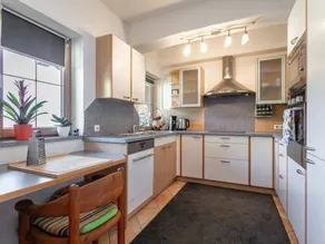 Flat with garden - Image 3