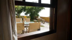 Wohnung mit Pool, Terrasse und Garten - Image 2