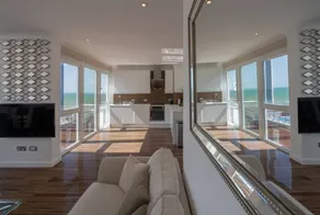 Children-friendly cottage with pool, sauna & hot tub | Next to British Airways i360 | Beach nearby - Image 3