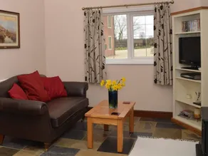 Holiday home with garden & barbecue - Image 5