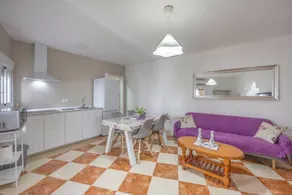 Apartment with terrace - Image 5