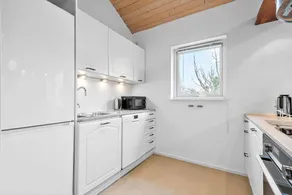 Holiday home with barbeque & terrace - Image 3