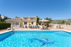 Villa with garden, pool & fast internet | Mountain view - Image 2