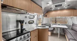 Peaceful Lakeside Covered Airstream with Firepit & Kayaks Near Centre, AL - Image 2