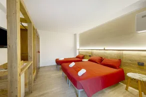 Private room with mountain view, shared terrace and Wi-Fi - Image 2