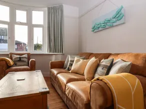 Child-friendly cottage with garden | Next to the beach - Image 3