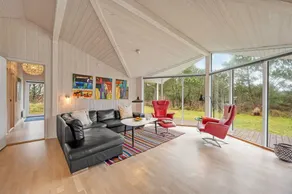 Holiday home with terrace & barbeque - Image 3