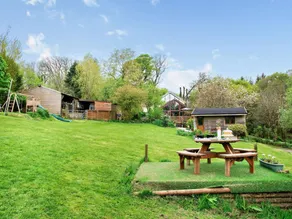 Lodge with garden - Image 5