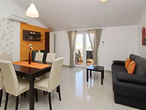 Flat with barbecue & pool - Image 4