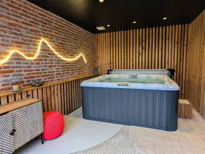 Charming rustic rooms with heated pool and jacuzzi - Image 2