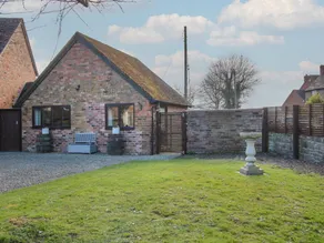 Fully equipped cottage with garden | Pet-friendly - Image 2