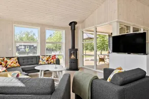 Holiday home with terrace, garden & BBQ - Image 2