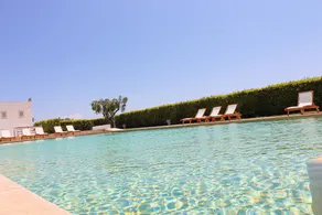 Appartement avec barbecue, jardin et piscine | Vue jardin - Image 5