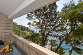 Flat with garden, terrace & BBQ | Sea view - Image 2