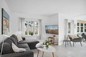 Holiday home with garden, terrace & barbeque - Image 3