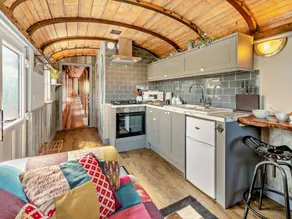 Beautiful cottage with garden, jacuzzi & terrace - Image 3
