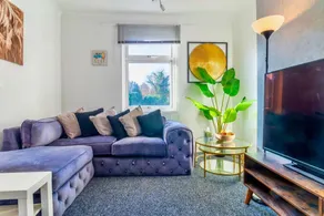 Rayleigh Retreat-spacious Family 3 Bed Apartment - Image 2