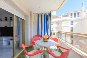 Flat with terrace & pool - Image 4