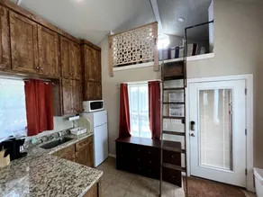 Cozy Cabin for Glamping Stay on Lake Godstone, Texas - Image 3