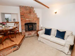 Cottage with garden - Image 3
