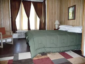 Family-Friendly Waterfront Vacation Rental with Wi-Fi near Saratoga - Image 4