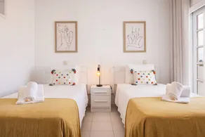Appartement de vacances avec piscine, jardin et terrasse | Vue jardin - Image 2