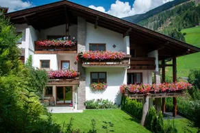 Child-friendly beautiful flat with garden & terrace - Image 2