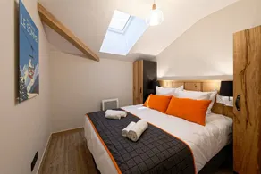 Apartment with sauna, hot tub & pool - Image 3