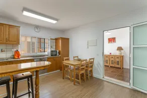 Tolle Villa mit Pool, schnellem Internet und Terrasse | Perfekt für die Arbeit von Zuhause - Image 4