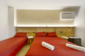 Private room with mountain view, shared terrace and Wi-Fi - Image 4