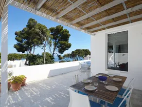 Holiday home with pool - Image 3