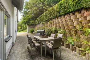 House with terrace, garden & barbecue | City view - Image 2
