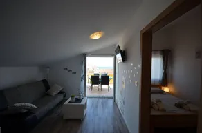 Holiday apartment with BBQ & garden | Sea view | Close to the beach - Image 5
