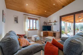 Family-friendly holiday home with garden, terrace & barbeque - Image 5